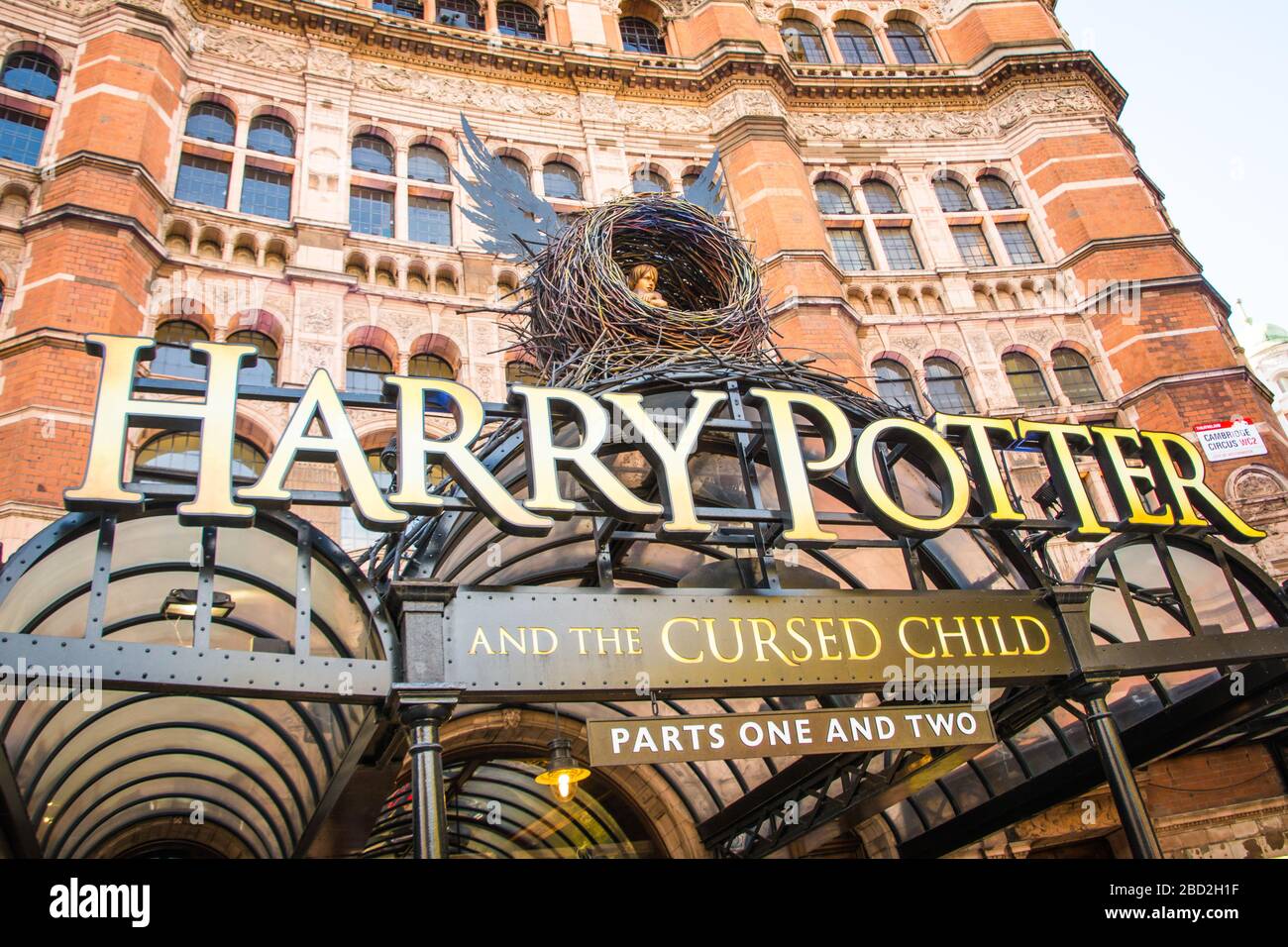 LONDON Palace Theatre im Londoner West End, das Harry Potter und das verfluchte Kind zeigt