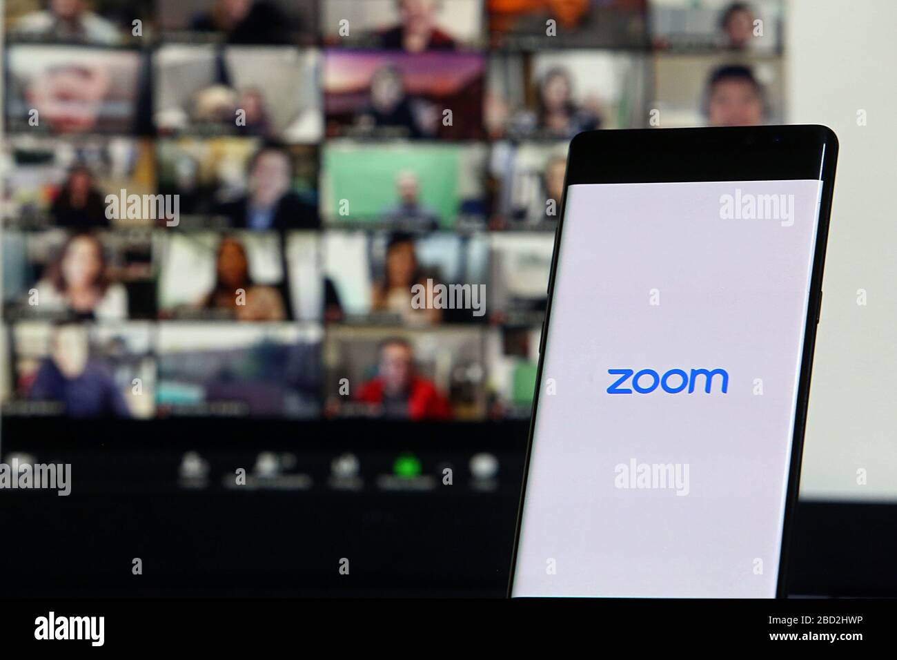 April 2020. Istanbul/Türkei. Smartphone mit der App "Zoom Cloud Meetings", Stockfoto