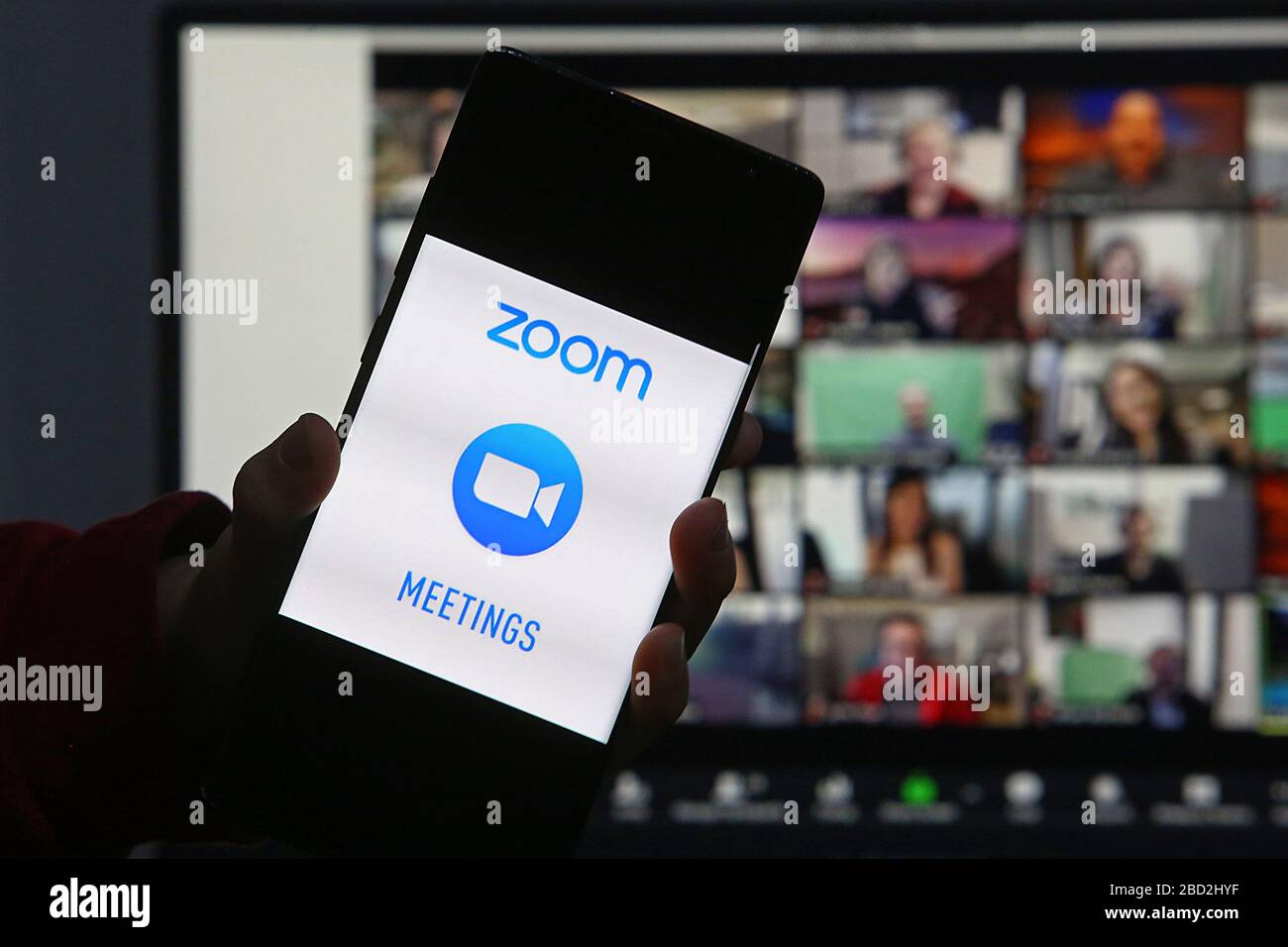 April 2020. Istanbul/Türkei. Smartphone mit der App "Zoom Cloud Meetings", Stockfoto