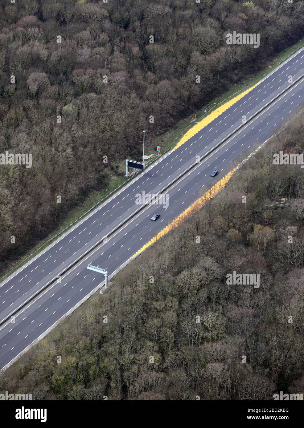 Luftaufnahme der gelben Notschutzbereiche auf der M1 in Yorkshire Stockfoto