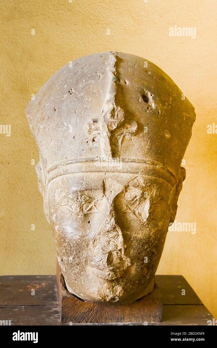 Ägypten, Mittelägypten, Museum von Mallawi, Fotos, die 2009 vor der Plünderung 2013 aufgenommen wurden. Königlicher Kopf. Stockfoto