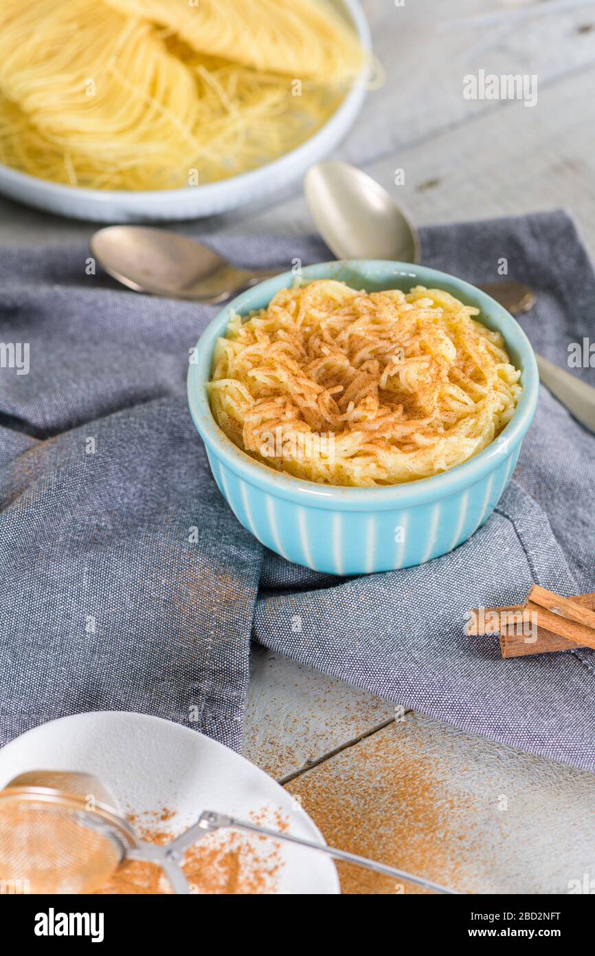 Aletria ist eine klassische portugiesische Vermicelli pudding Und das ist ein traditionell an Weihnachten serviert. Dies ist einer der Favoriten Pudding aus Po Stockfoto