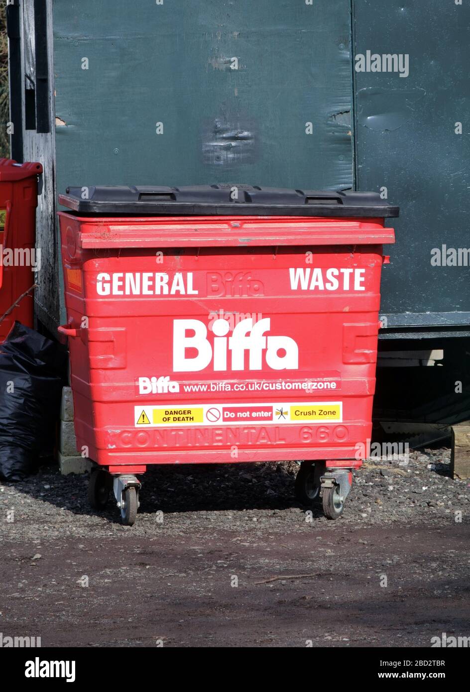 Biffa Abfallbehälter für kommerzielle Abfälle, Großbritannien Stockfoto