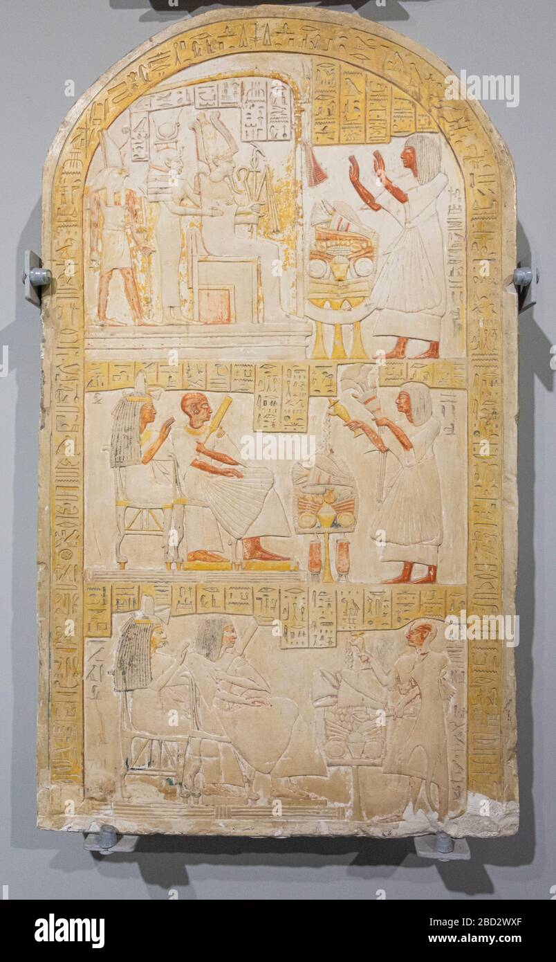 In Sandstein geschnitzte, egiptische Hieroglyphen, untergebracht im Nationalen Archäologischen Museum in Neapel, Italien. Stockfoto