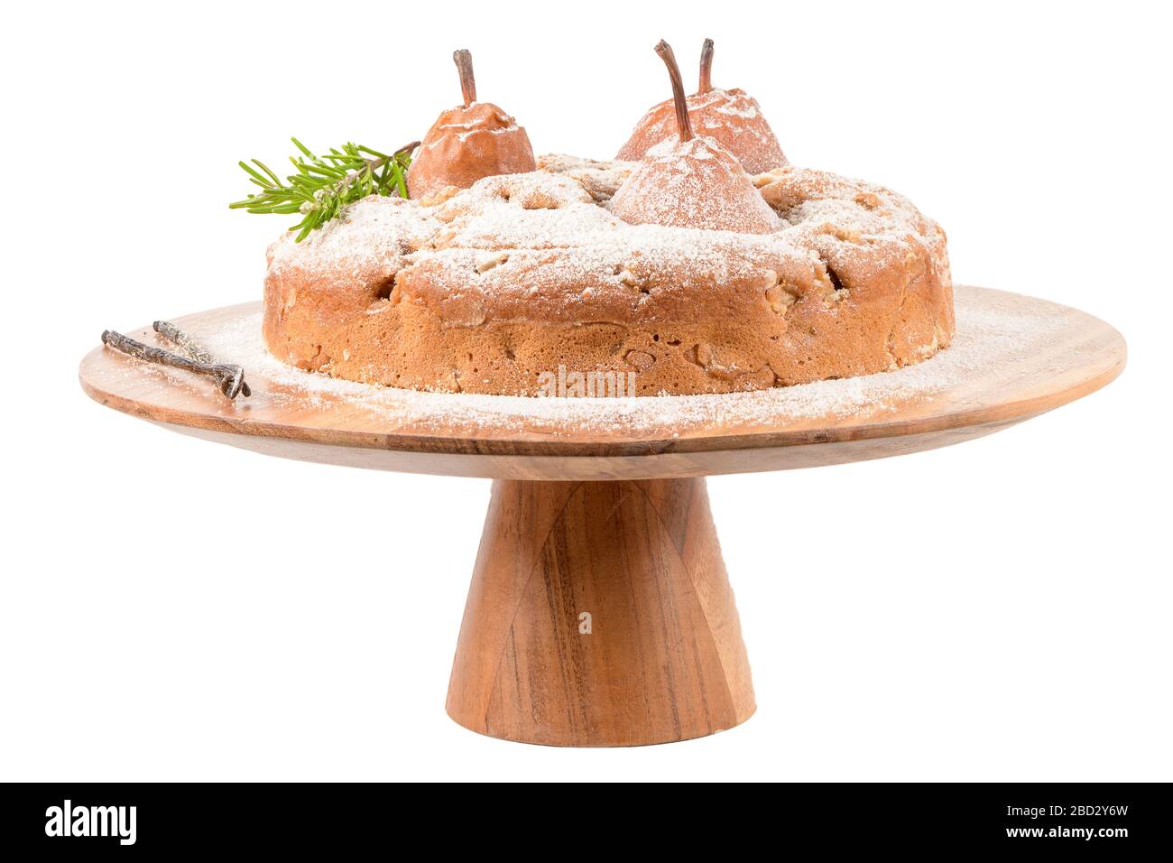 Köstliche Tortenscheibe mit Birne, Ingwer und Zimt isoliert auf weißem Hintergrund. Stockfoto