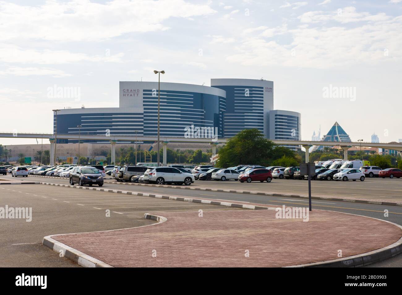 Dubai, VAE - 14. Dezember 2019: Grand Hyatt Dubai Hotel - eines der modernsten und luxuriösesten 5-Sterne-Hotels mit 674 Zimmern in Bur Dubai Stockfoto