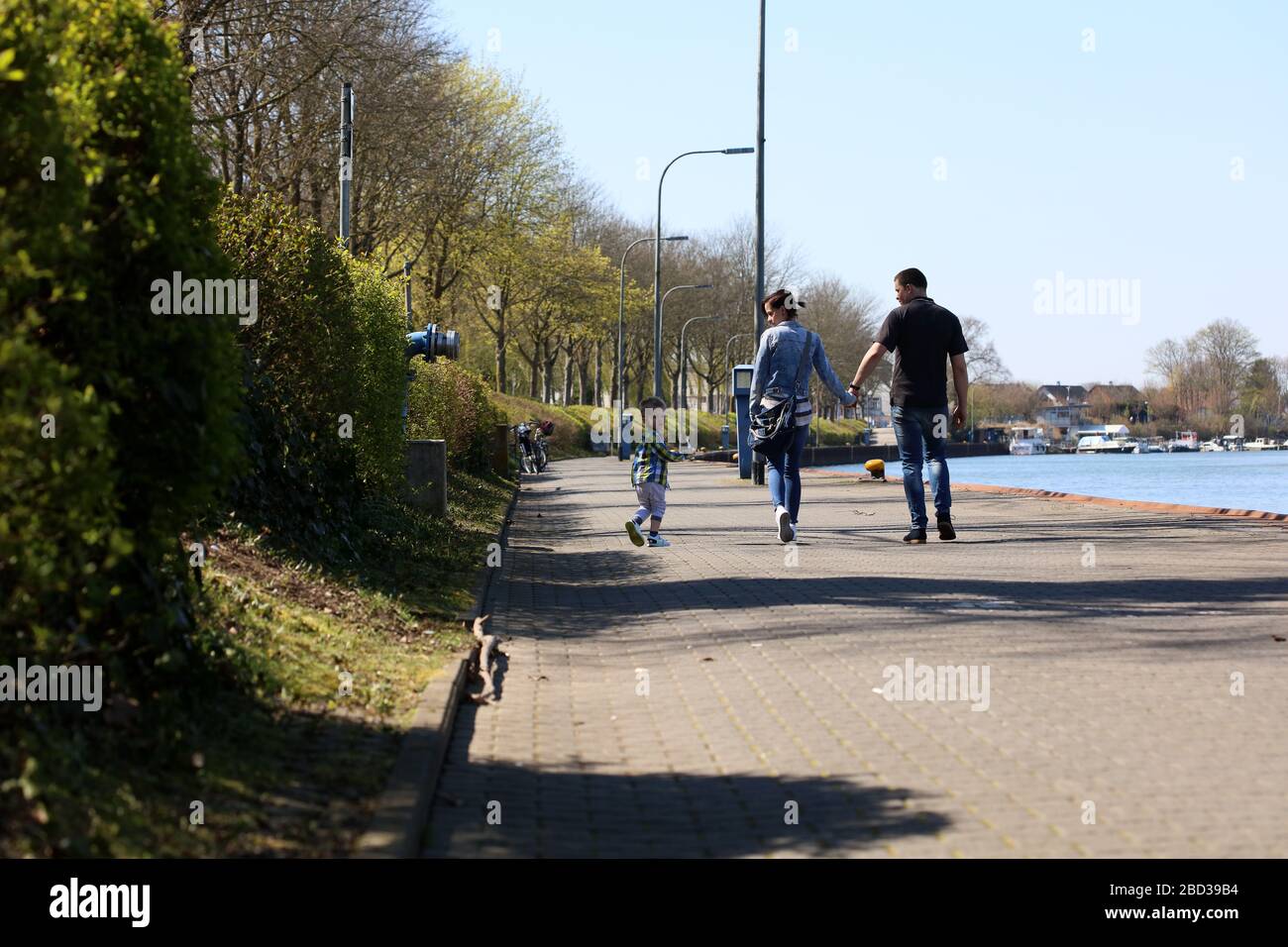 Dorsten, Deutschland, Montag, 6. April 2020 Stadtaktivität mit Corona-Virus hochwertige Hintergrunddrucke Stockfoto