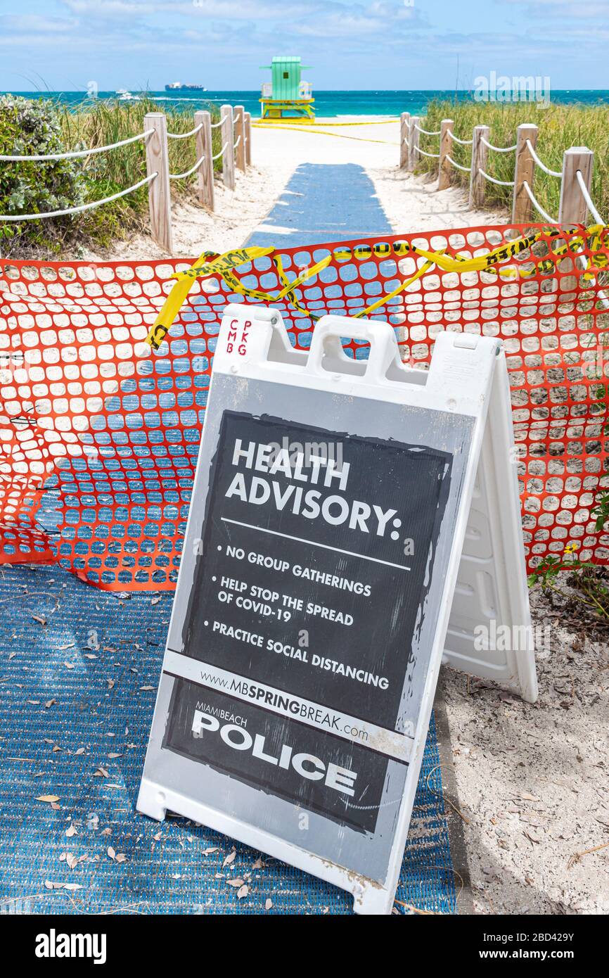 Miami Beach Florida, South Beach, Spring Break geschlossen öffentlichen Stränden Zeichen Polizei Warnung, Gesundheitsberatung, keine Gruppen soziale Distanzierung, Coronavirus covid-1 Stockfoto
