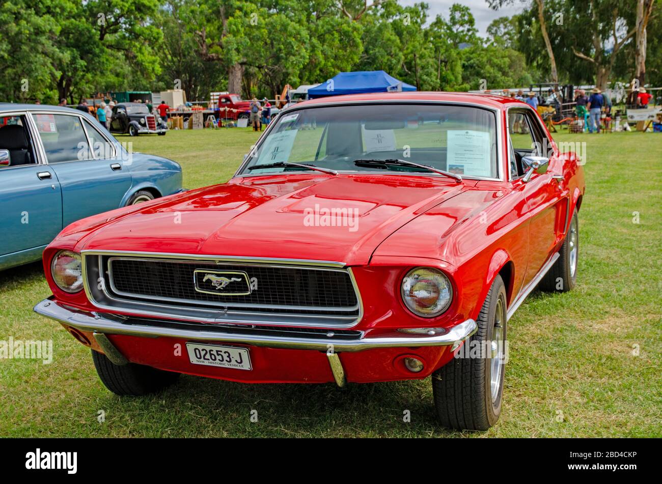 Bright Red 1968 Ford Mustang V8 Hardtop-Coupé der ersten Generation. Stockfoto