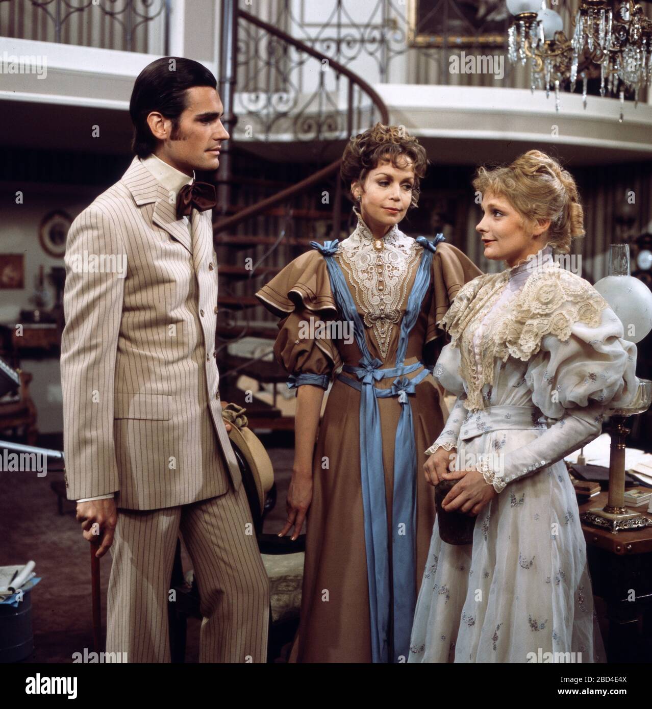 Susanne Schaefer und Barbara Rath mit Sky du Mont in die kleinen Hände ...