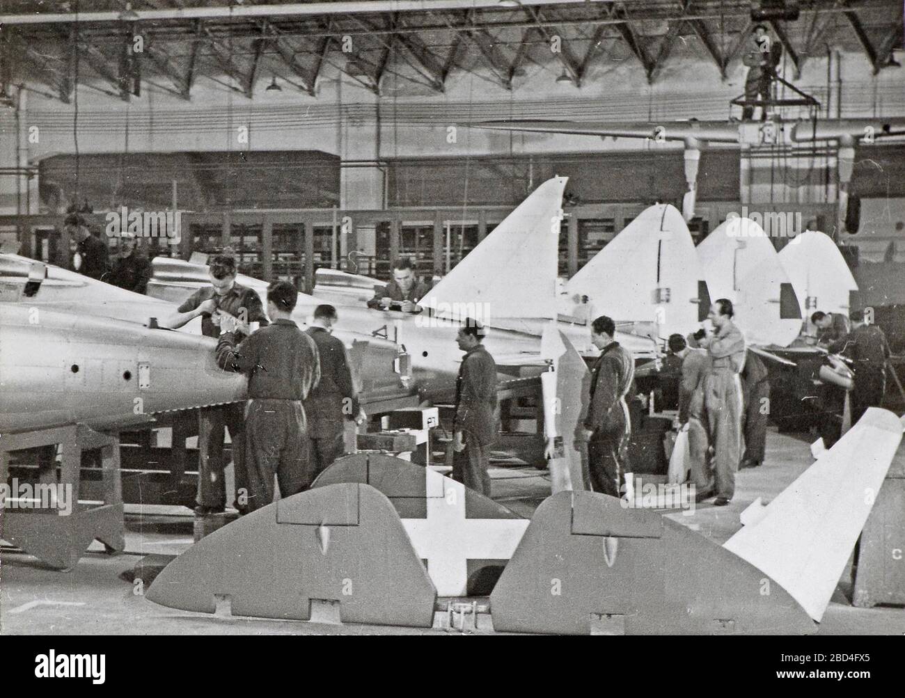 Arbeiter, die Reggiane Airplanes Re.2001, ca. vor 1945, bauen Stockfoto