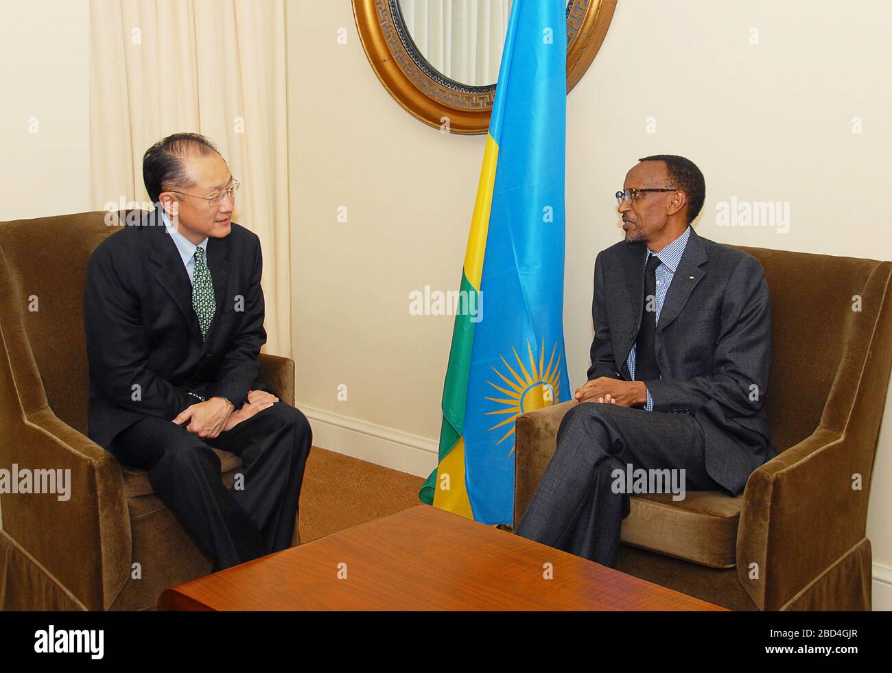 Präsident Obamas Kandidat für die Präsidentschaft der Weltbank, Dr. Jim Yong Kim, traf sich mit dem ruandischen Präsidenten Paul Kagame Stockfoto
