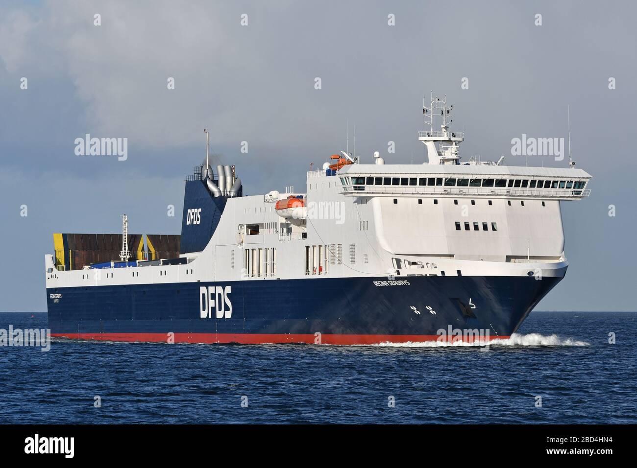 Fähre Regina Seaways fährt in der neuesten DFDS-Lackierung nach Kiel Stockfoto