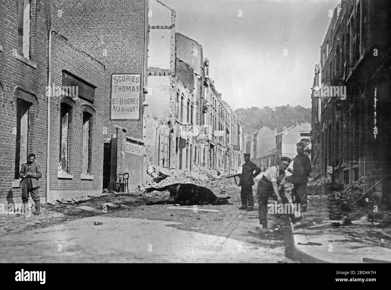 Ruinen in Visé, Belgien, nach Zerstörung der Stadt durch deutsche Streitkräfte im ersten Weltkrieg. August 1914 Stockfoto