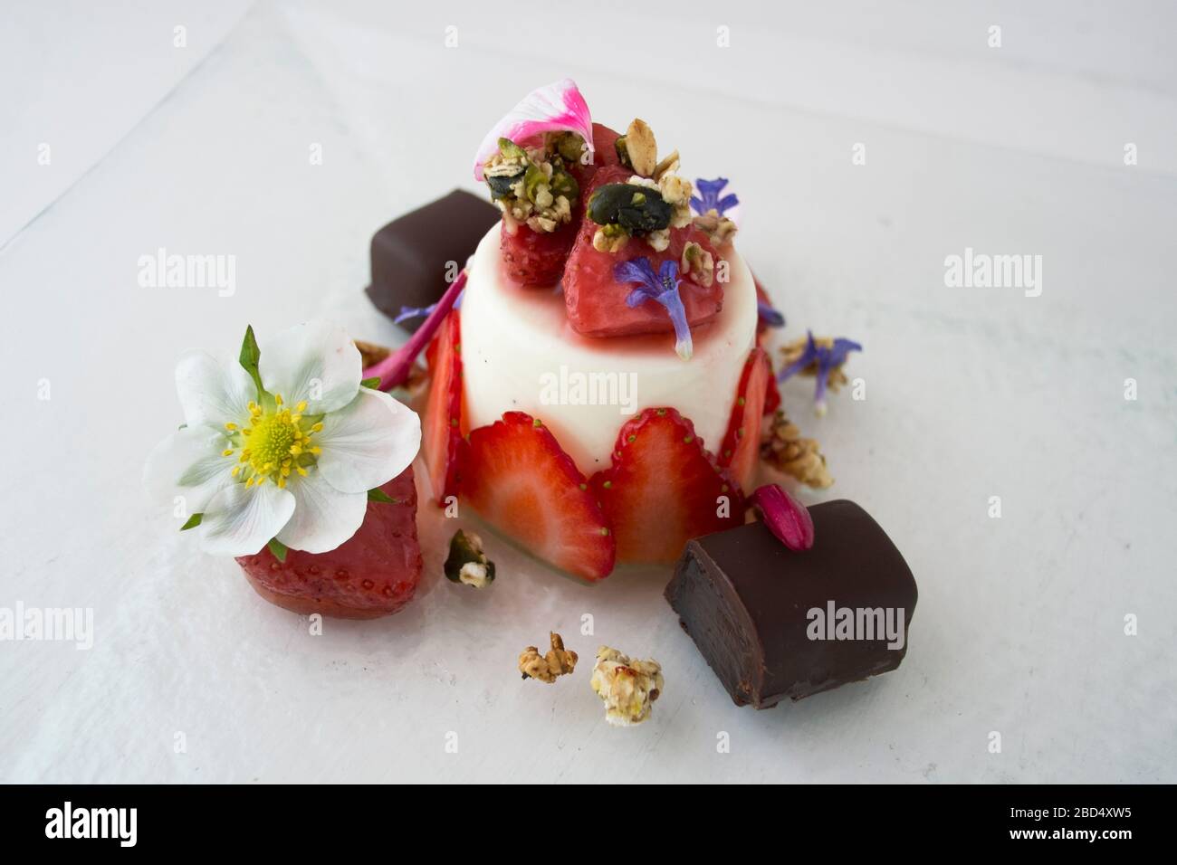 Rose Panna Cotta Dessert im Whitehouse Restaurant in Lochaline auf Schottlands Morvern Halbinsel Stockfoto