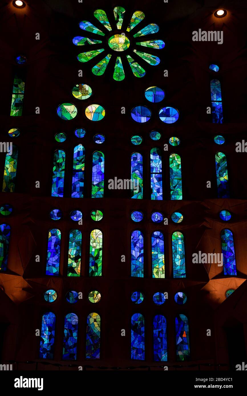 Glasfenster, Basílica de la Sagrada Família des Architekten Antoni Gaudi, UNESCO-Weltkulturerbe, Carrer de Mallorca, Barcelona, Katalonien, Stockfoto
