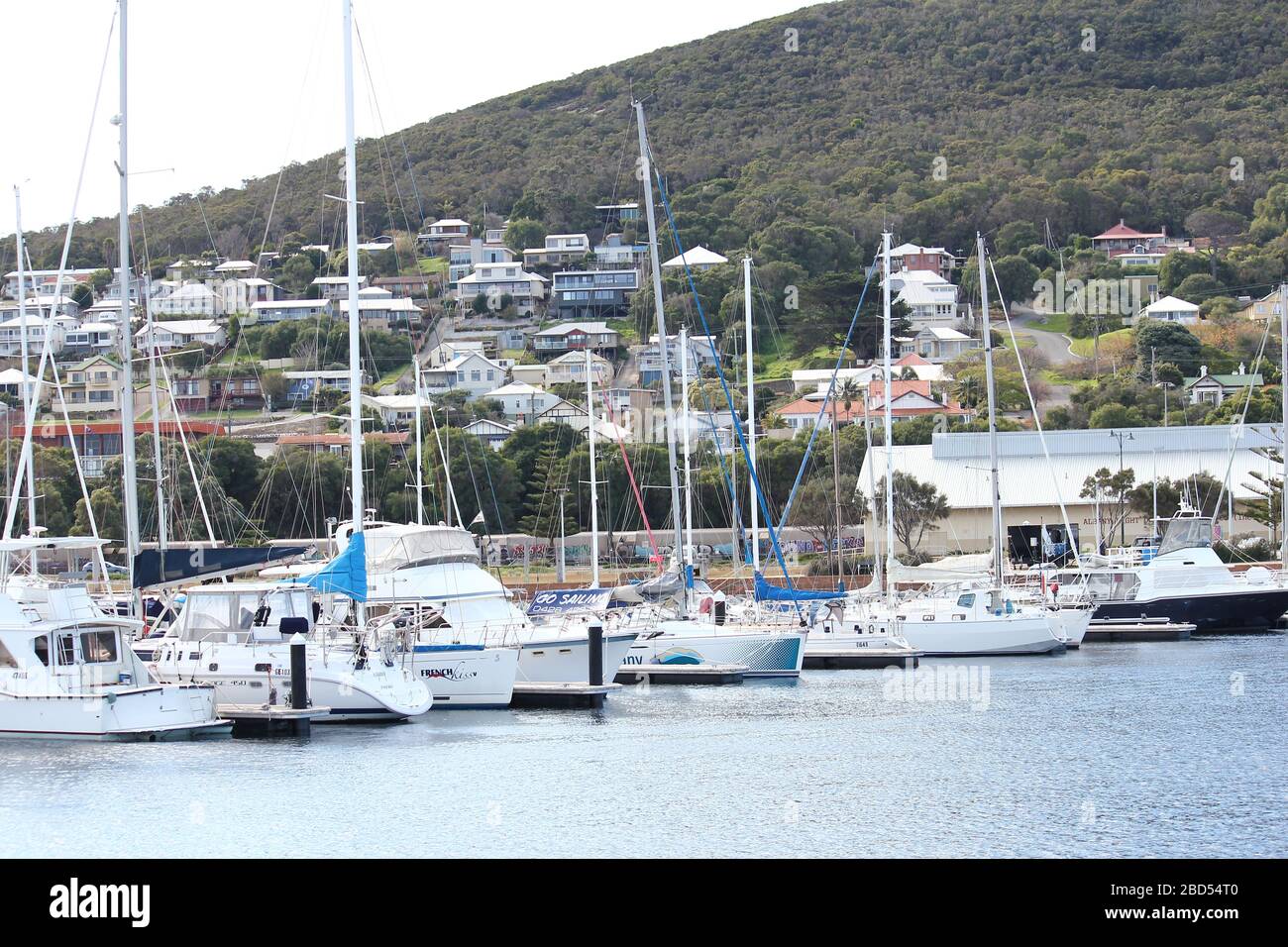 Seegang-Sportboote, die in Albany, Westaustralien, vor Anker liegen Stockfoto