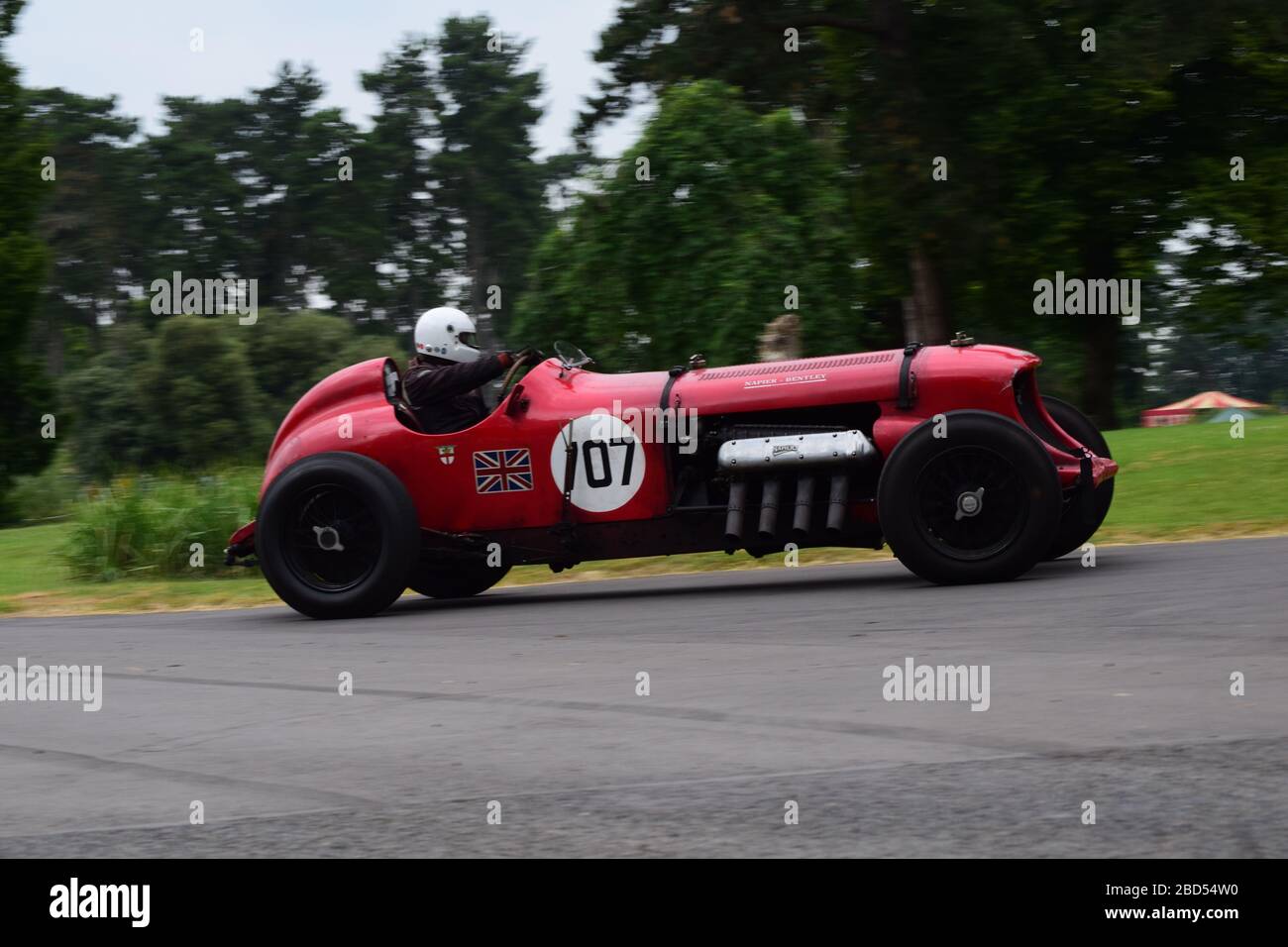 Napier Bentley Vintage-Rennwagen bei der Bergbesteigungveranstaltung Stockfoto