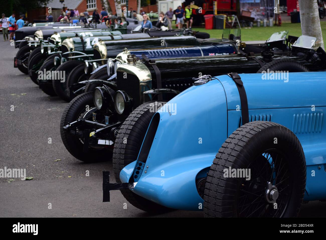 Oldtimer Bentley auf einer Autokurvée Stockfoto