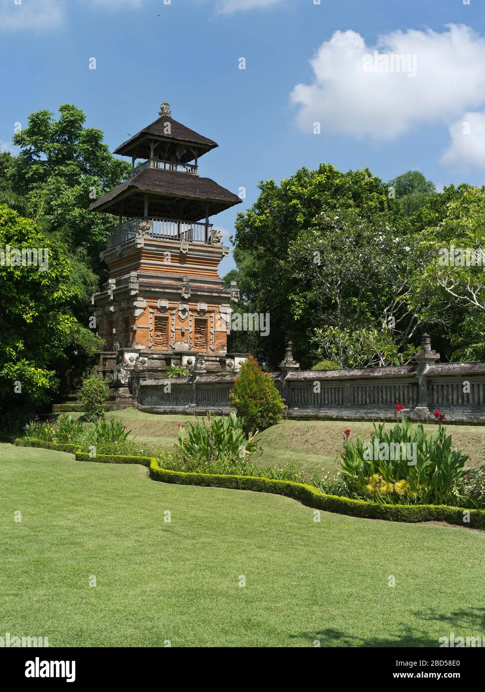 dh Pura Taman Ayun Royal Temple BALI INDONESIEN Balinesische Hindu Mengwi Tempel Garten Mauer Turm Architektur Stockfoto
