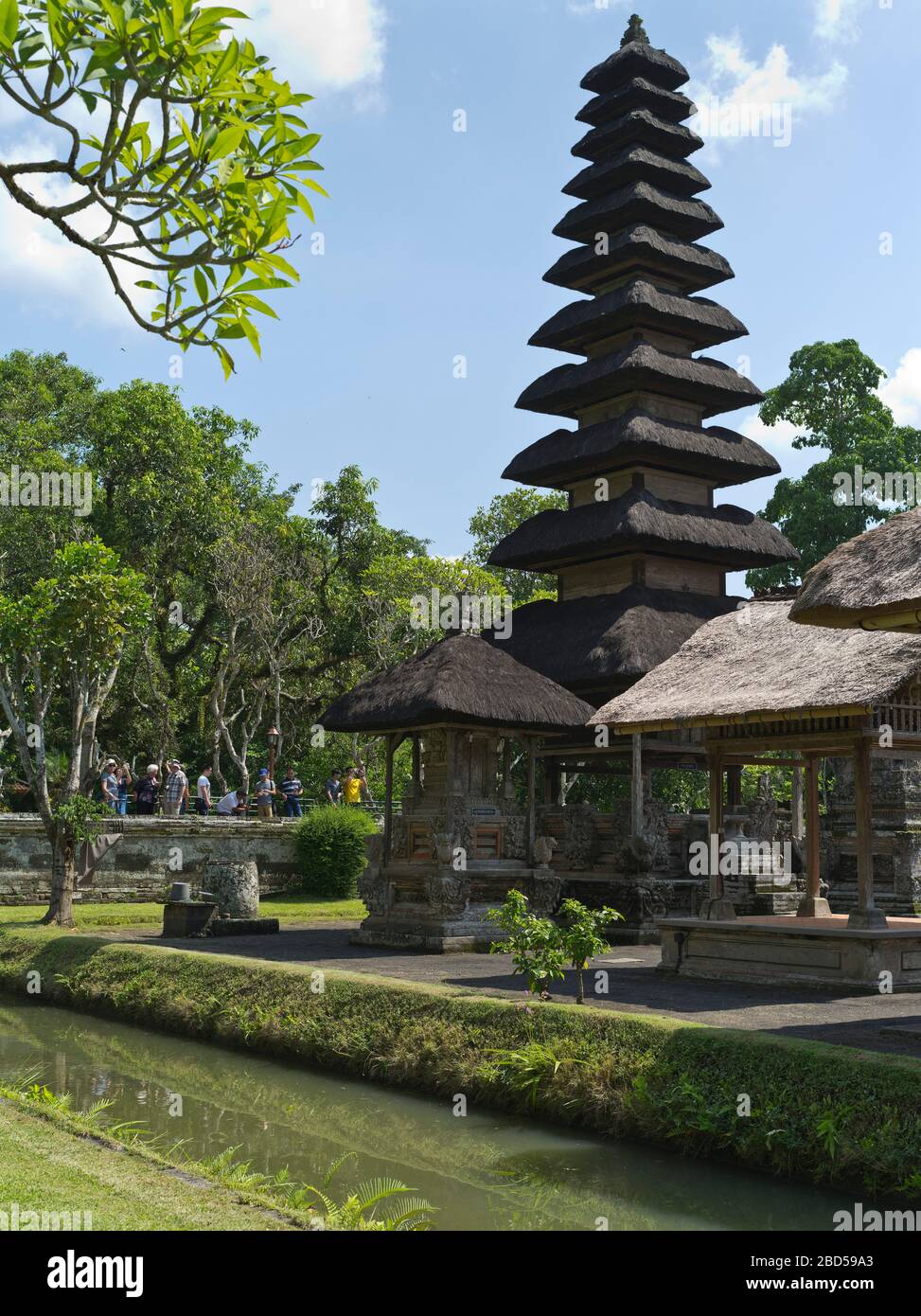 dh Pura Taman Ayun Königlicher Tempel BALI INDONESIEN Balinesischer Hindu Mengwi Tempel inneren sanctum pelinggih meru Turm Schrein Türme Schreine Revolver Stockfoto