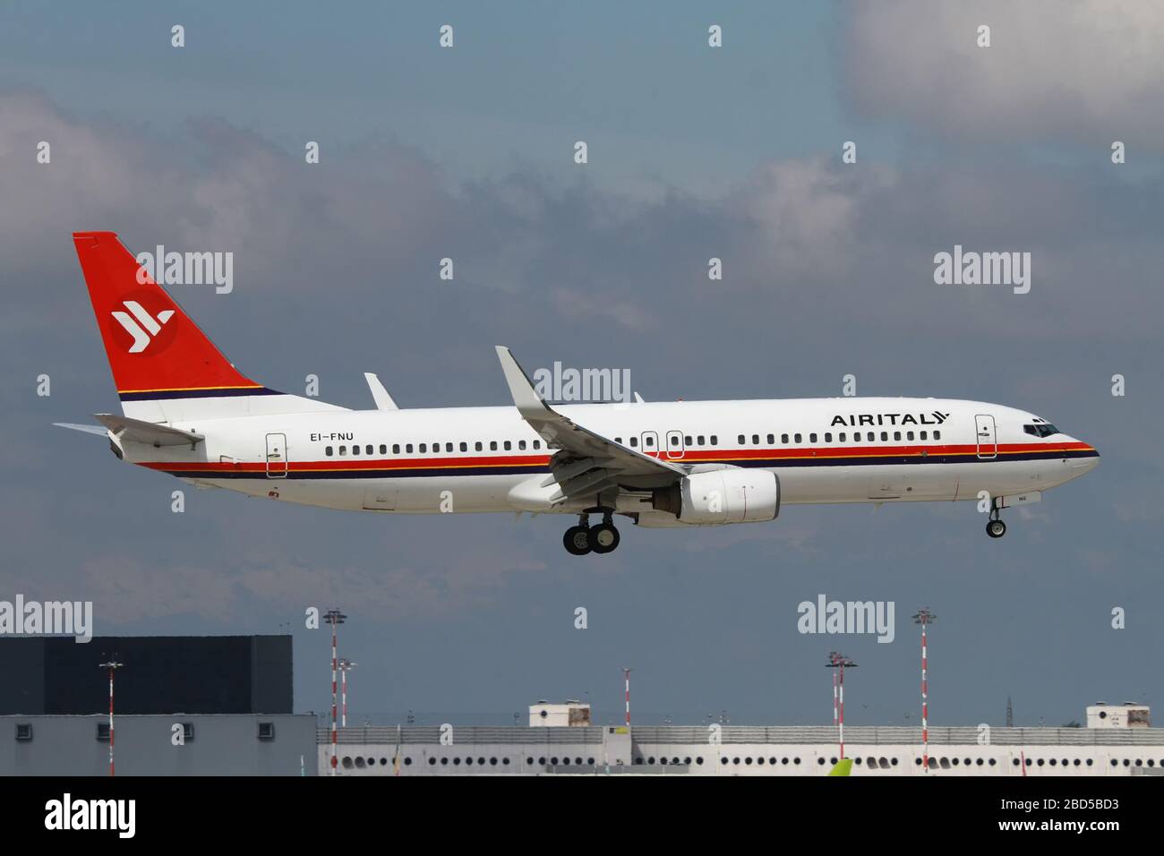 Ei-FNU AirItaly Boeing 737 Next Gen Passagierjet beim Start fotografiert am Flughafen Malpensa, Mailand, Italien Stockfoto