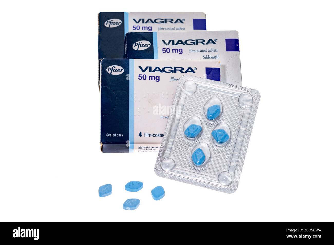 London, Großbritannien - April. 2., 2020: Schachteln mit 50 mg Viagra Tabletten mit einer Blisterpackung mit vier Tabletten. Viagra wird von Pfizer aus den USA hergestellt Stockfoto