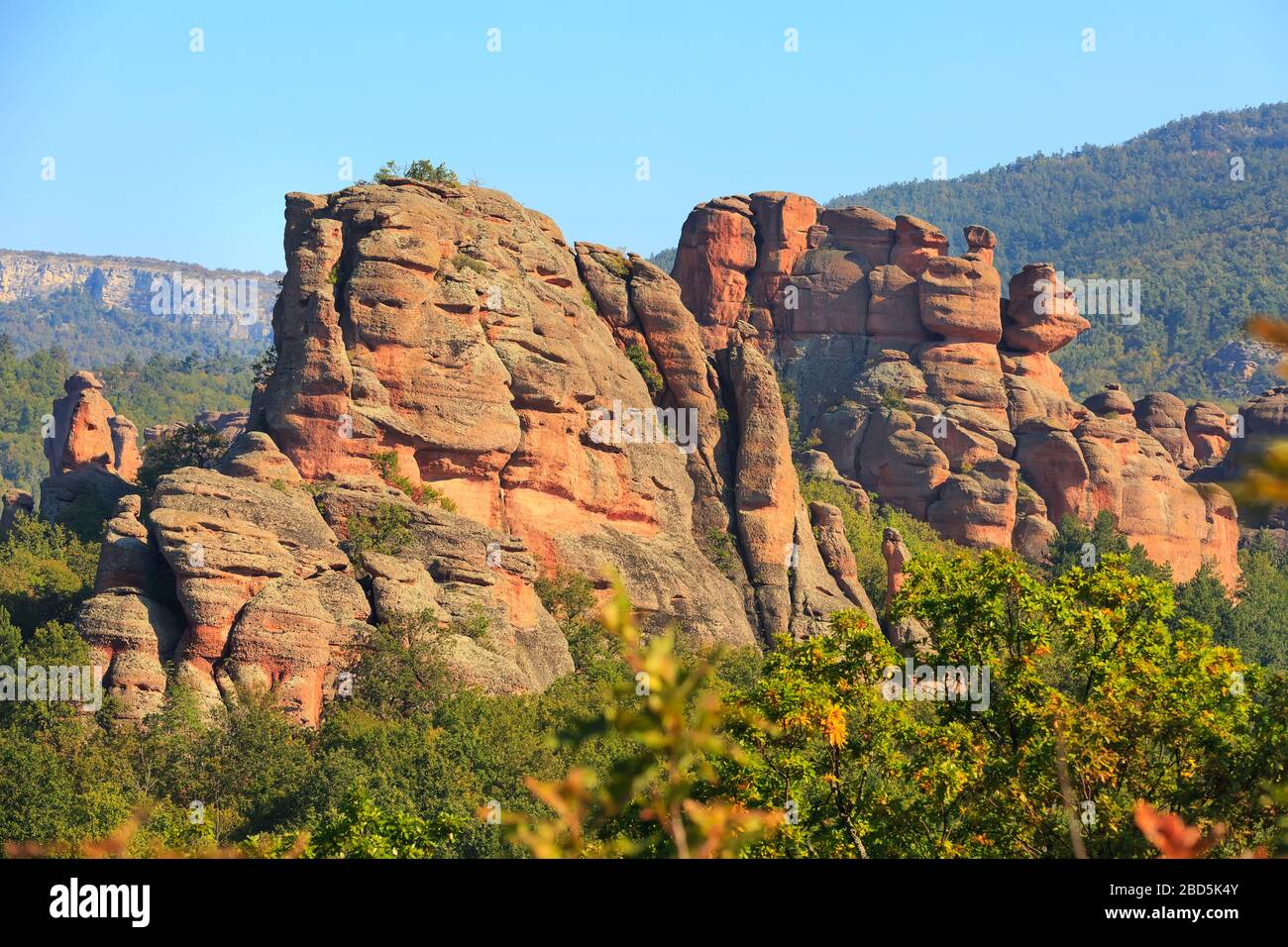 Berge Panorama von belogradchik Felsen Felsen, Natur Edelstein Wahrzeichen, Bulgarien Stockfoto