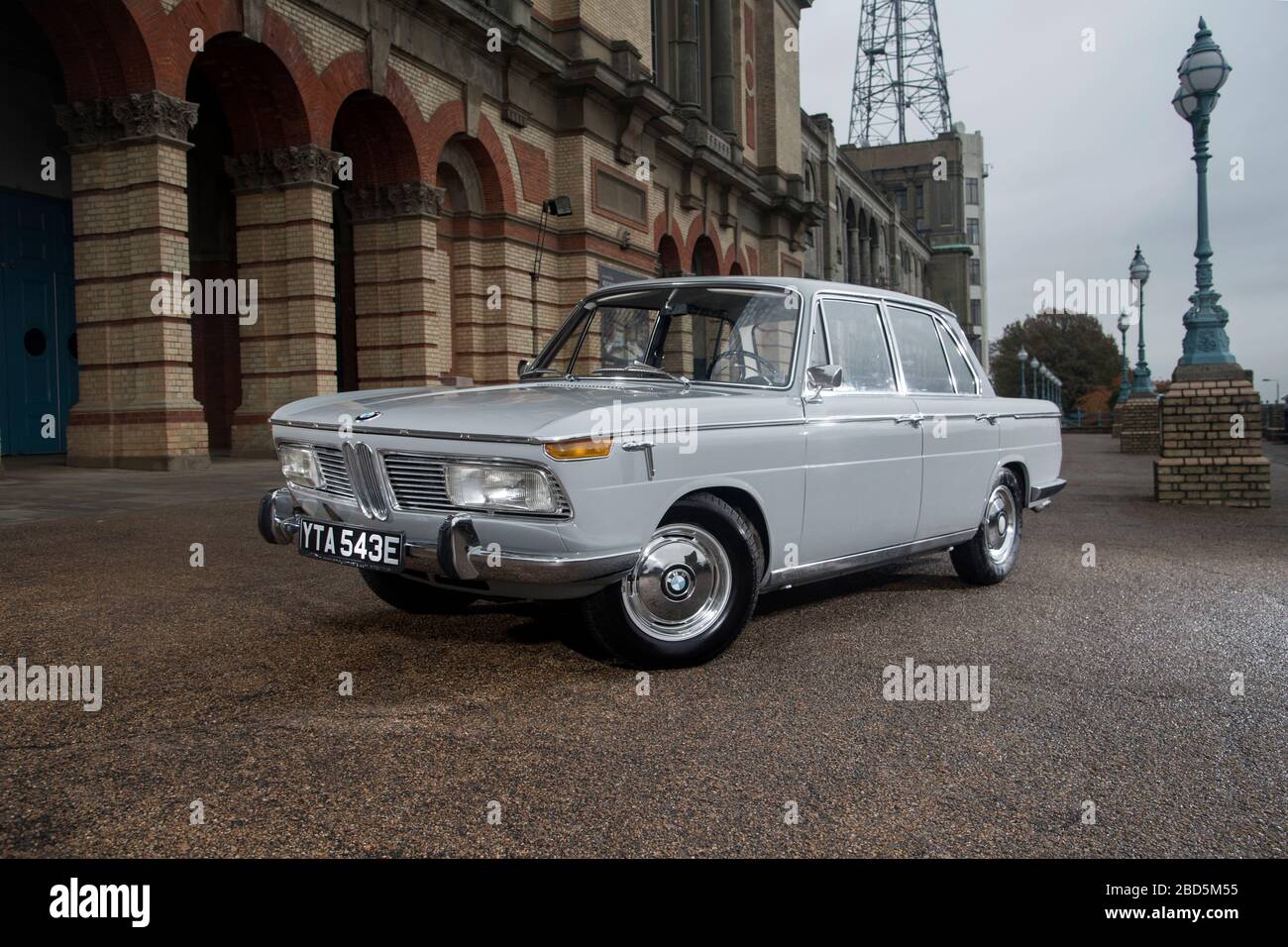 1967 BMW 2000 klassischer deutscher Limousinenwagen Stockfoto