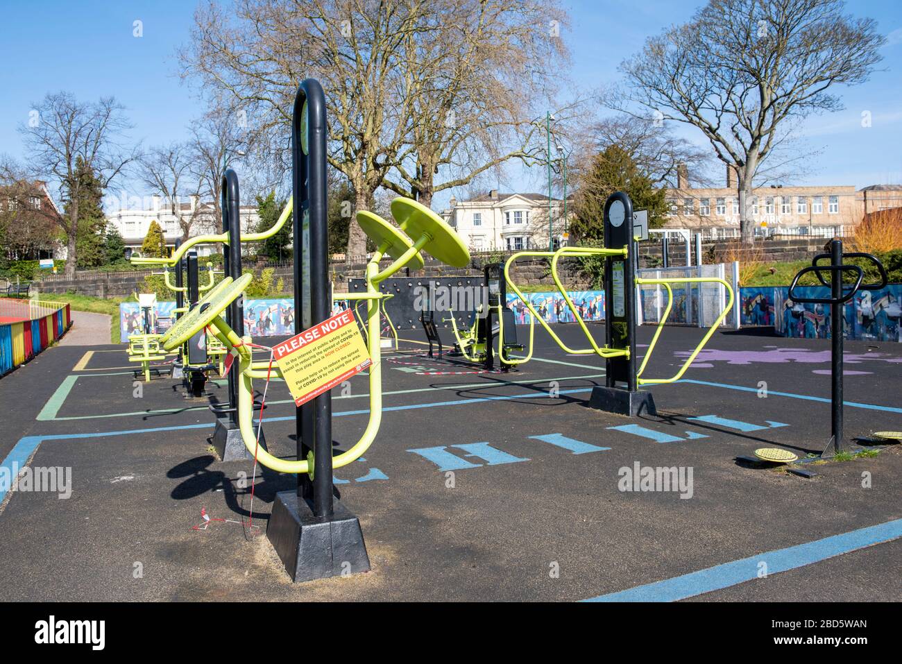 Outdoor-Gym im Forest Recreation Ground, während der Covid-19-Sperre, April 2020, in Nottingham England UK, aufgenommen Stockfoto