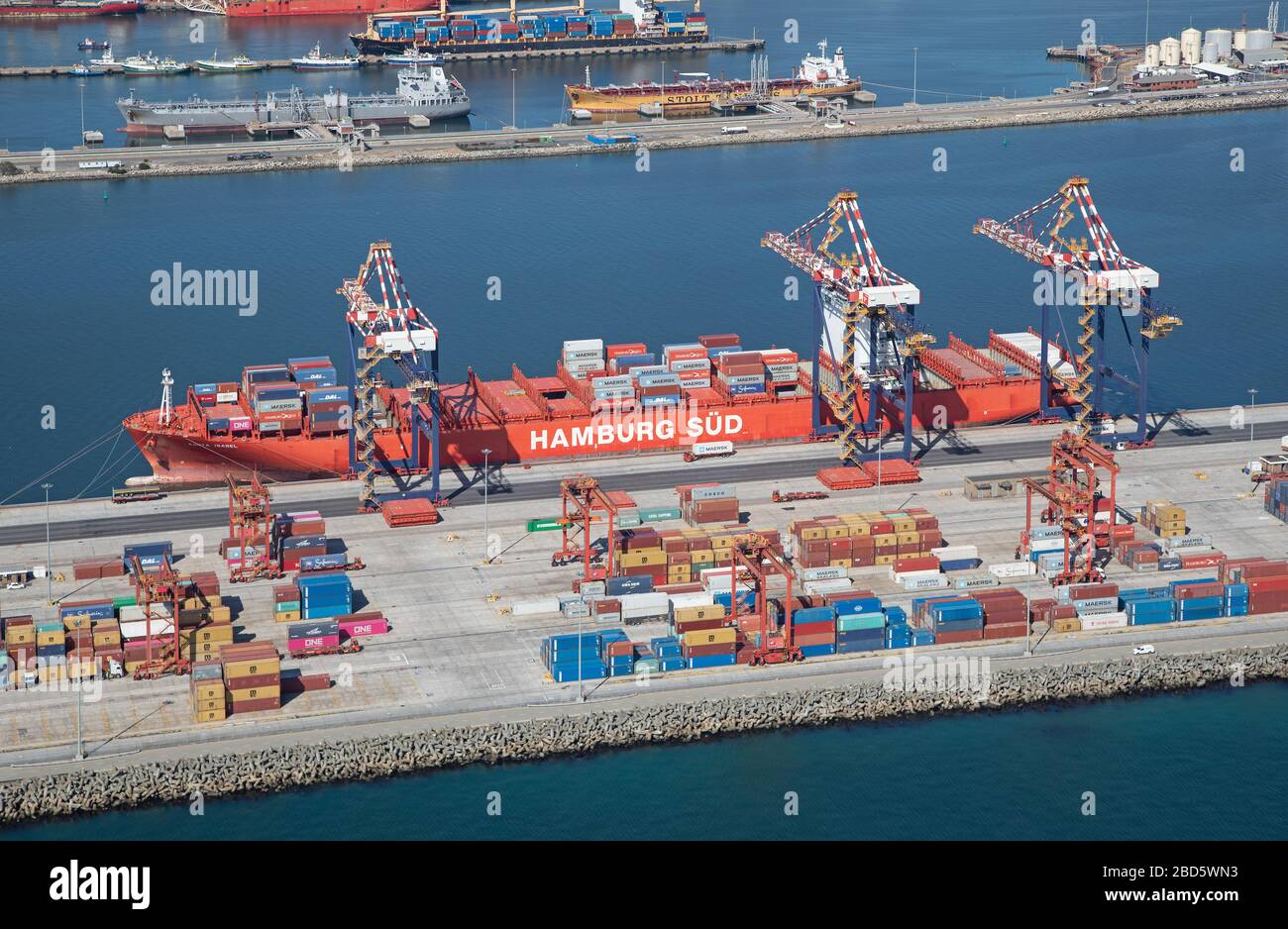 Luftaufnahme von Kranen und Containerschiffen am Cape Town Harbour Container Terminal Stockfoto