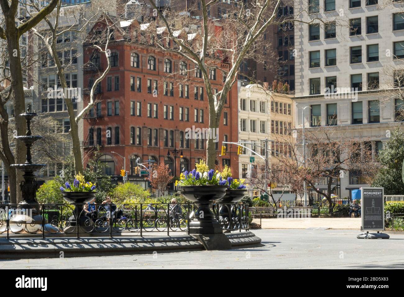 Madison Square Park ist aufgrund der Covid-19-Pandemie, NYC, USA, verlassen Stockfoto