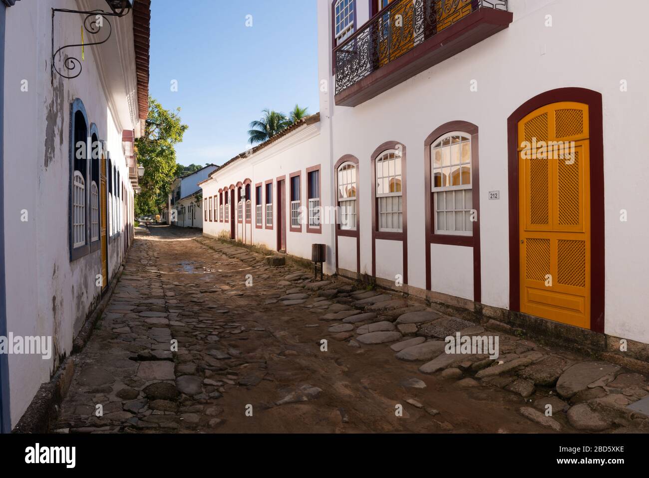 Straße im hystorischen Zentrum von Paraty, Rio de Janeiro, Brasilien Stockfoto