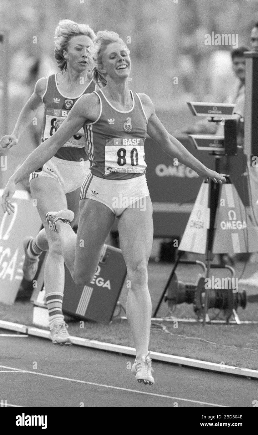 ANKE BEHMER Ostdeutschland gewinnt das Heptathlon vor den sowjetischen Gewerkschaften Natalya Schubenkova bei der Europameisterschaft 1986 in Stuttgart Stockfoto