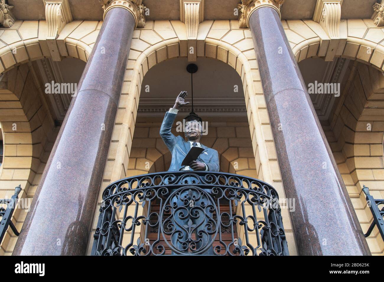 Kapstadt Südafrika: Nelson Mandela Statue am Rathaus von Kapstadt. Stockfoto