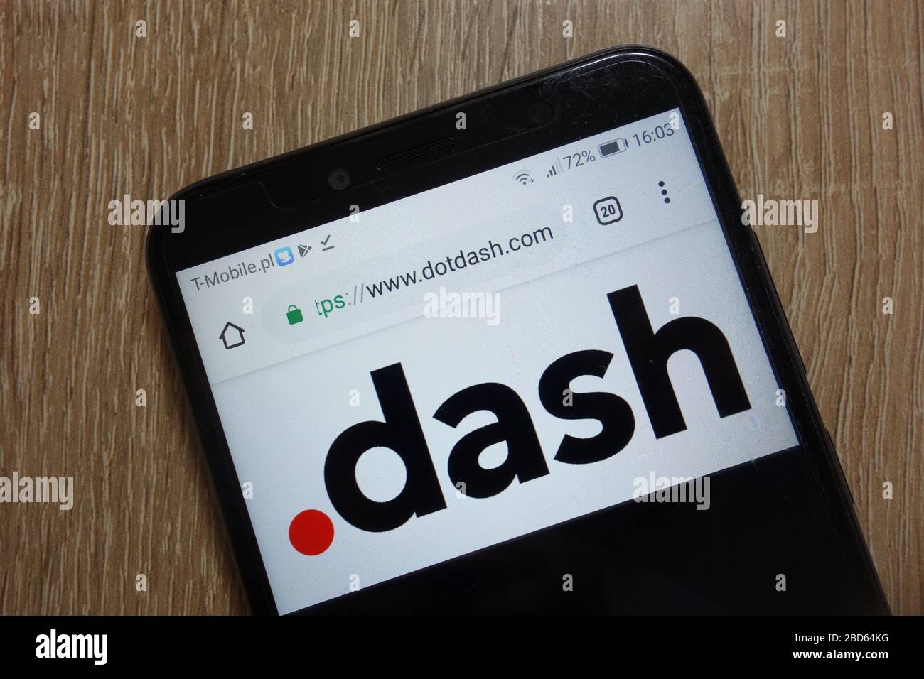Dotdash Website (www.dotdash.com) auf dem Smartphone angezeigt Stockfoto