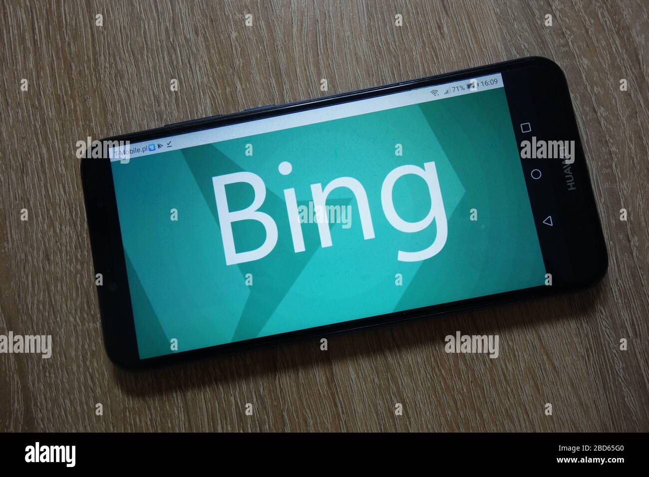Bing-Logo auf dem Smartphone angezeigt. Bing ist eine Web-Suchmaschine im Besitz und betrieben von Microsoft Stockfoto