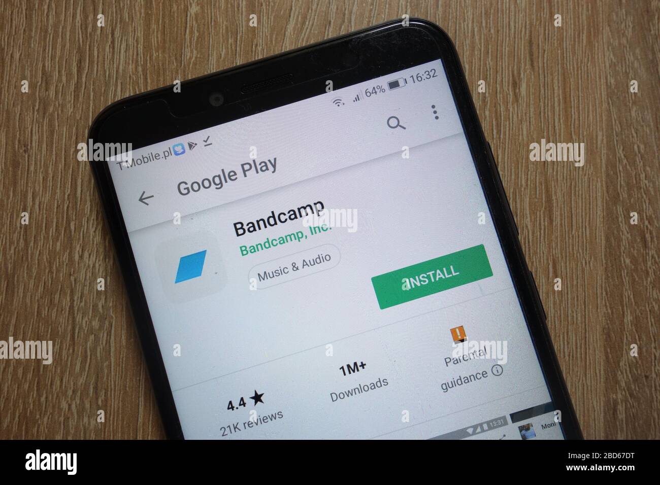 Bandcamp App auf Google Play-Website auf dem Smartphone angezeigt Stockfoto