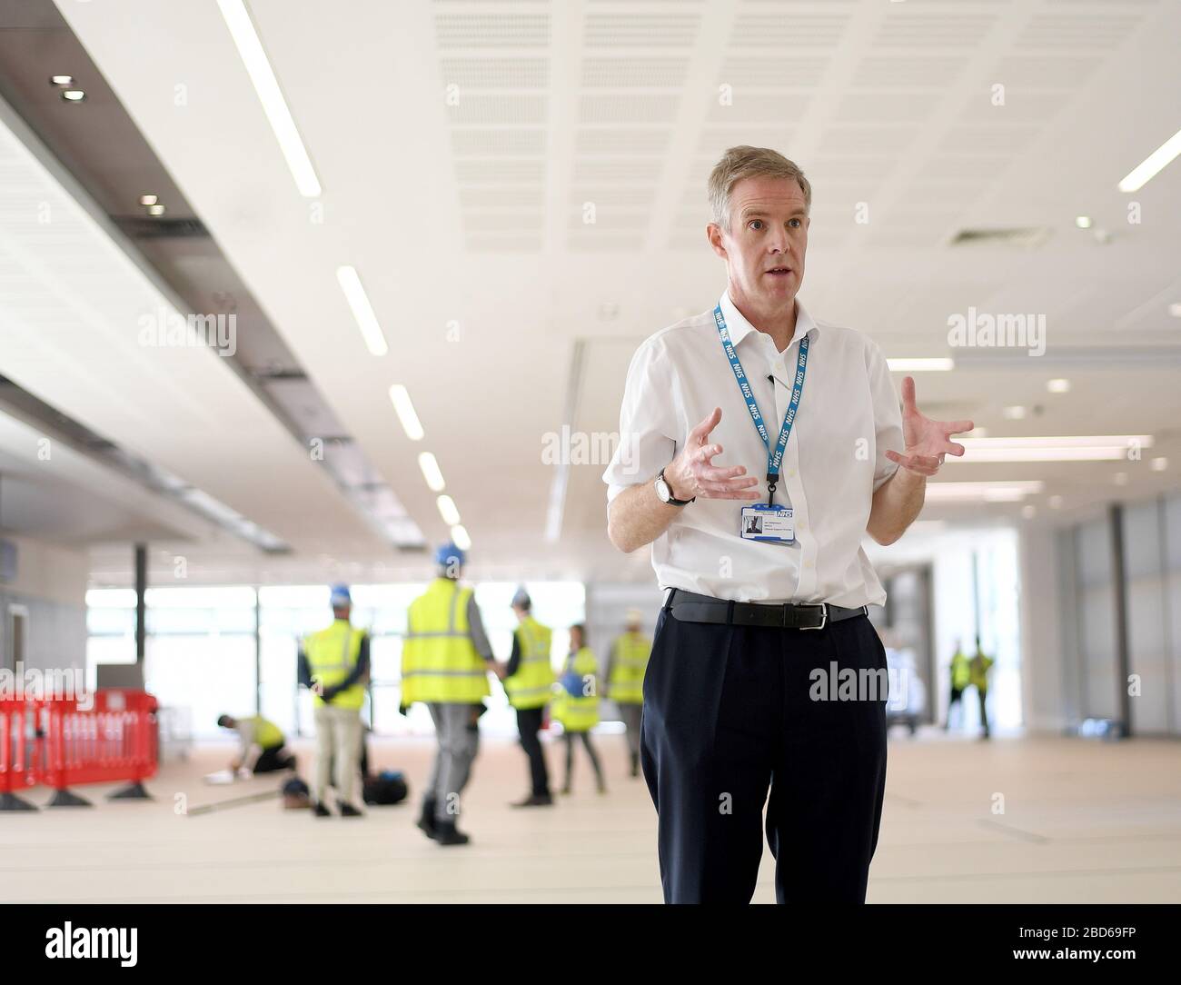 Ian Williamson, Chief Accountable Officer des neuen temporären NHS Nightingale Hospital North West, das im Manchester Central Conference Center in Manchester gebaut wird, da Großbritannien weiterhin in Sperrstellung ist, um die Ausbreitung des Coronavirus einzudämmen. Stockfoto