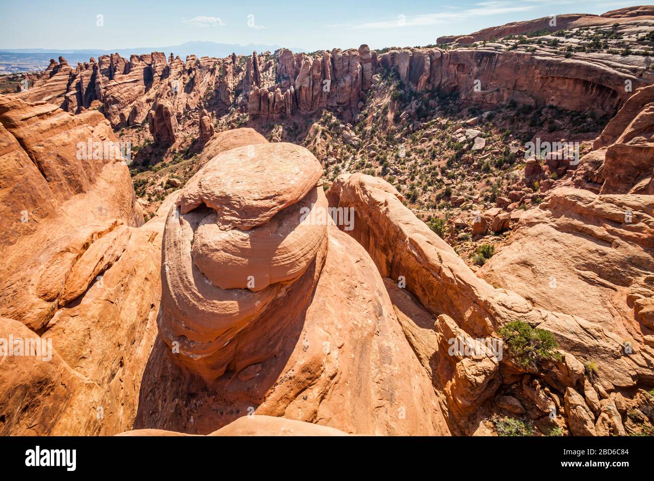 Felsformationen aus rotem Sandstein im Arches National Park, Utah, USA. Stockfoto