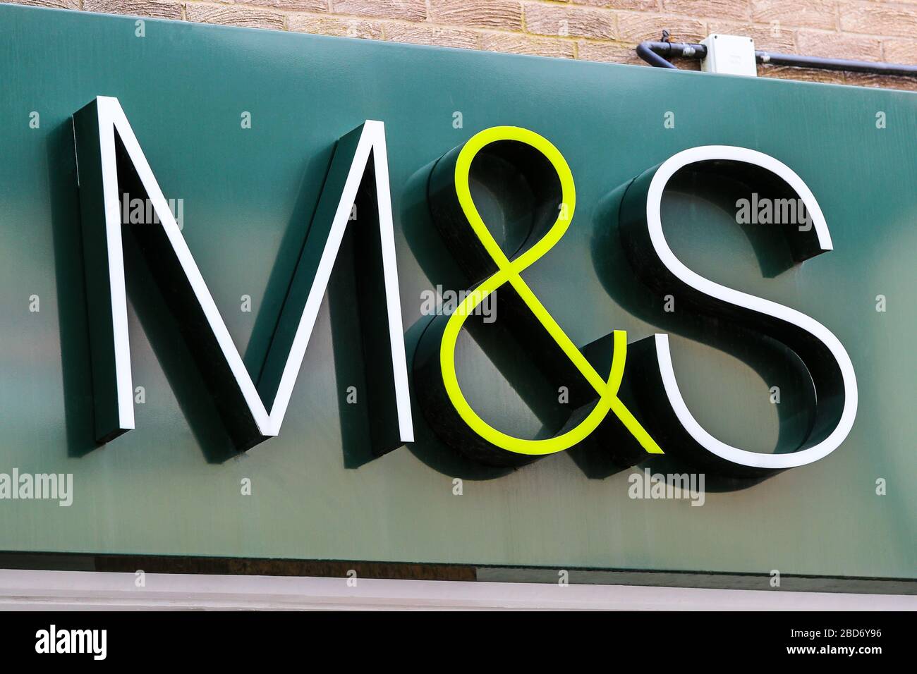 Firmenlogo für Marks and Spencer , M und S, den High Street Superstore, Kilmarnock, Großbritannien Stockfoto
