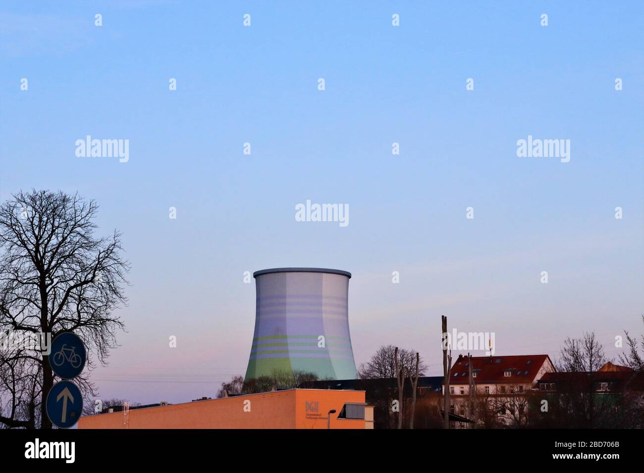 Großer Kraftwerkskamin Stockfoto