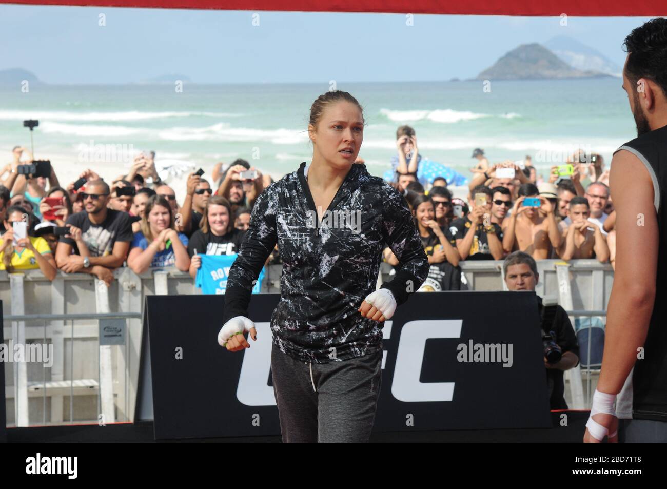 Ronda Rousey Open Workout im UFC, am Strand Barra Tijuca im Westen der