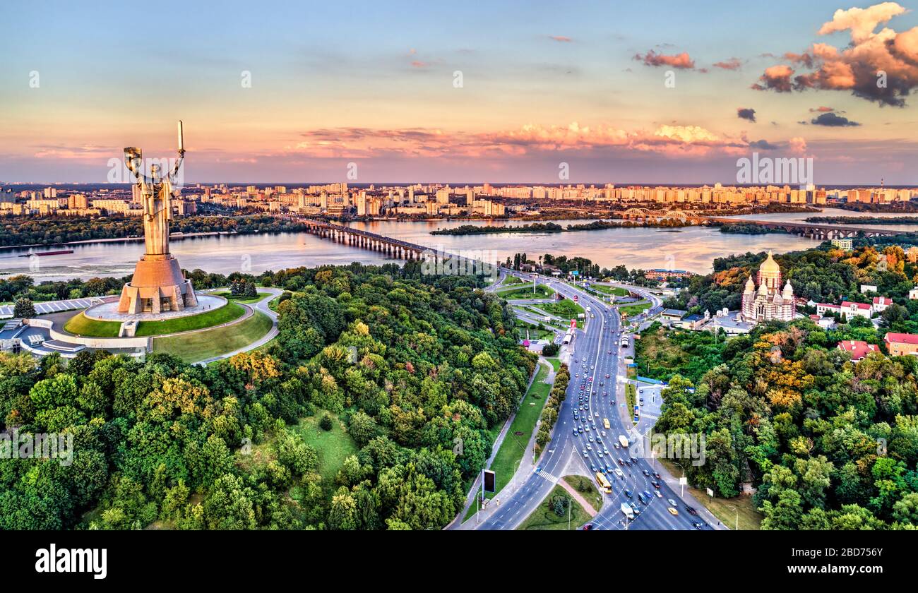 Das Mutterland-Denkmal in Kiew, Ukraine Stockfoto