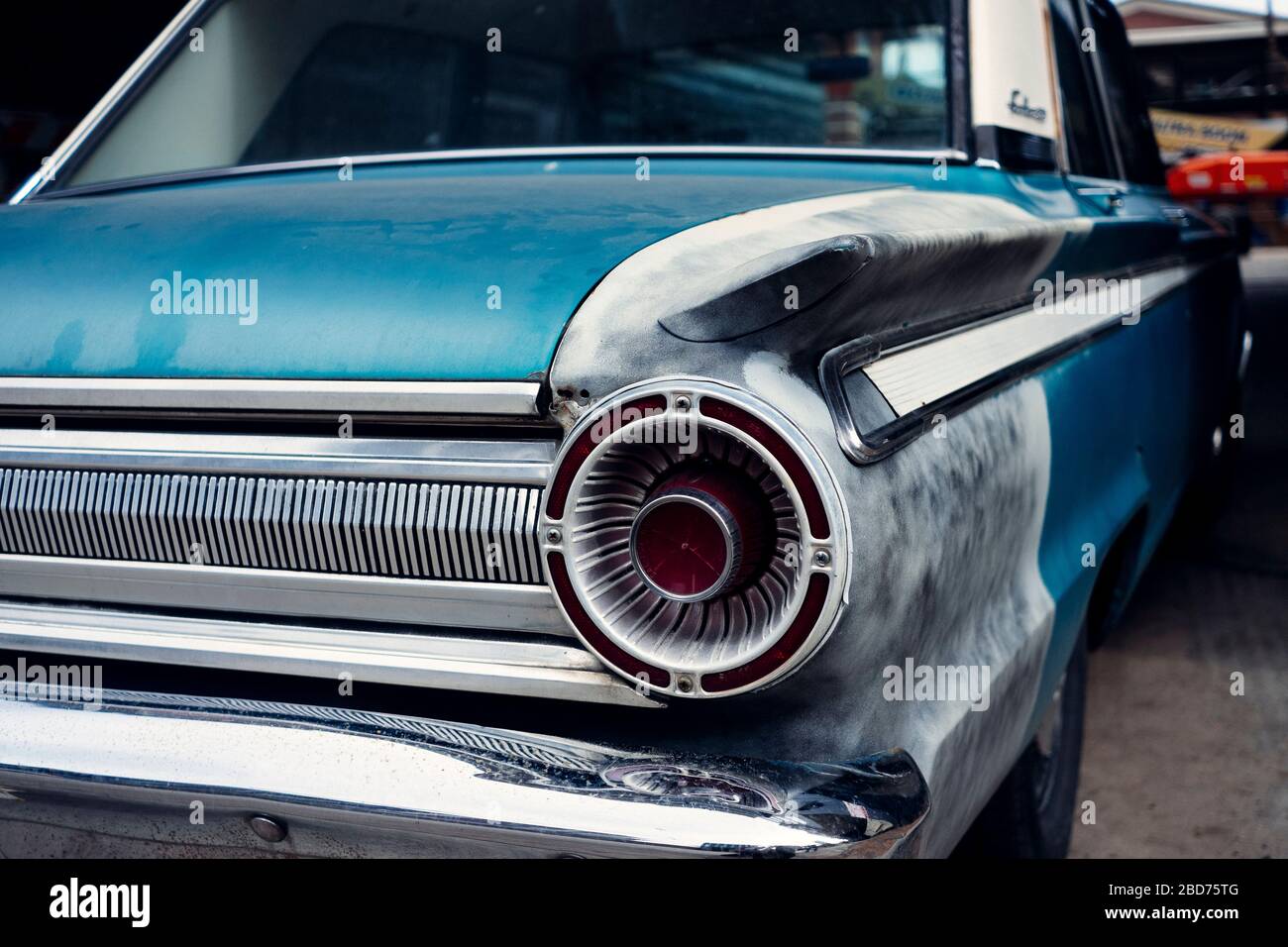 Ein verfallener Ford Fairlane 500 im Stadtzentrum von Austin, Texas Stockfoto