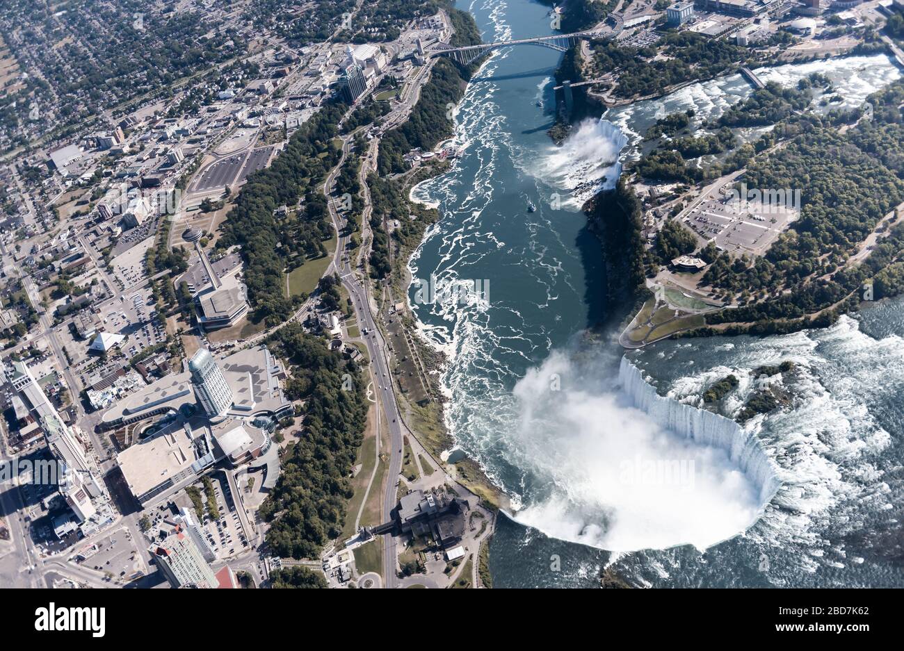 Niagara-Wasserfall von oben, Luftansicht des Niagara-Wasserfalls. Stockfoto