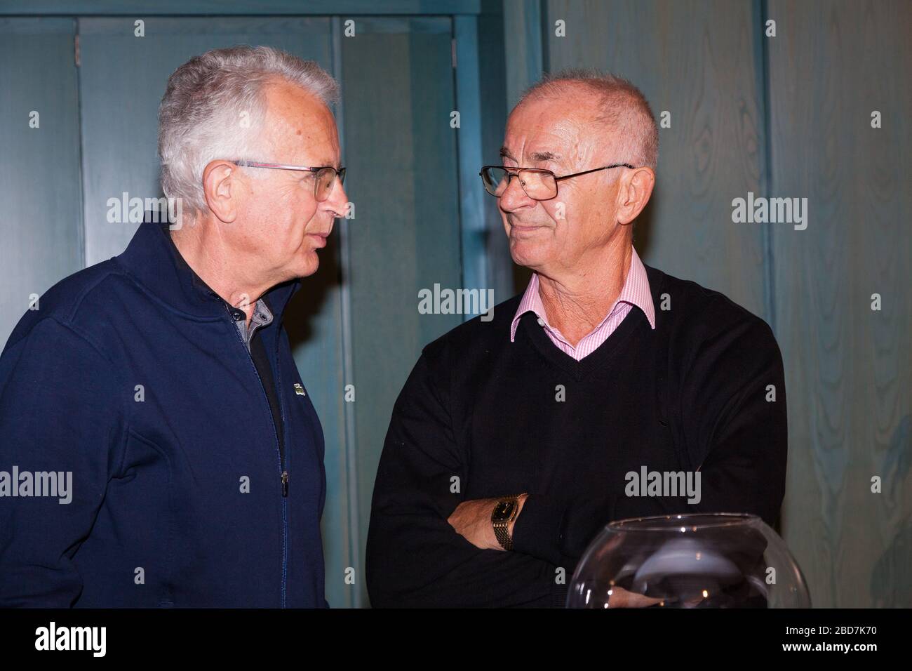 Die ussballegende Harald Irmscher bei einem Gespräch mit Bernd Stange