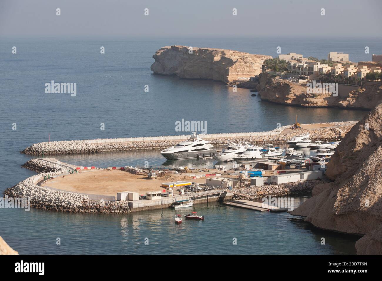 Luxus-Immobilien-Entwicklungen mit Marinas Punkt die Mäntel von Oman gehen südlich von Muscat, der Hauptstadt Stockfoto