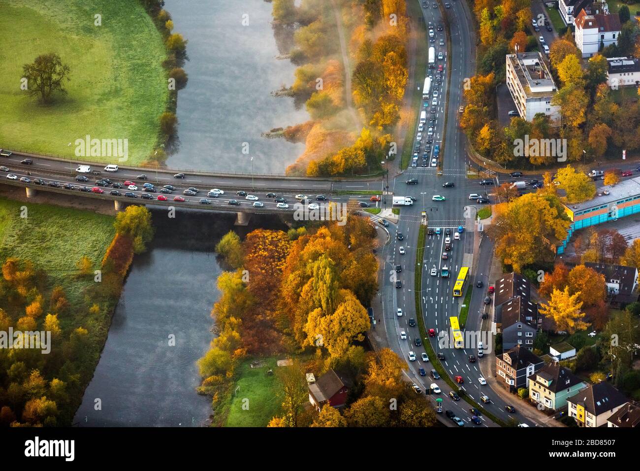 , Konrad-Adenauer-Brücke über die Ruhr-Flussstrecke in Bergerhausen, 30.10.2015, Luftbild, Deutschland, Nordrhein-Westfalen, Ruhrgebiet, Essen Stockfoto