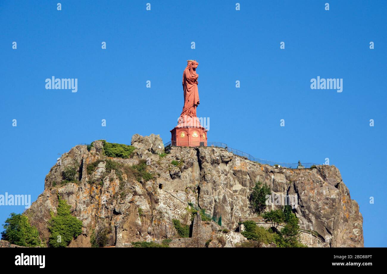 Statue Notre Dame de France auf Rocher Corneille Puy en Velay Auverne Rhone Alps Frankreich Stockfoto